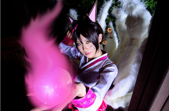 Dynasty Ahri from League of Legends Cosplay