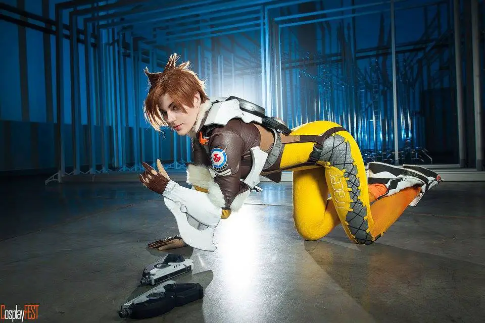 Overwatch: Tracer Cosplay by Adamae