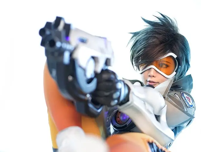 Overwatch: Tracer Cosplay by Tasha