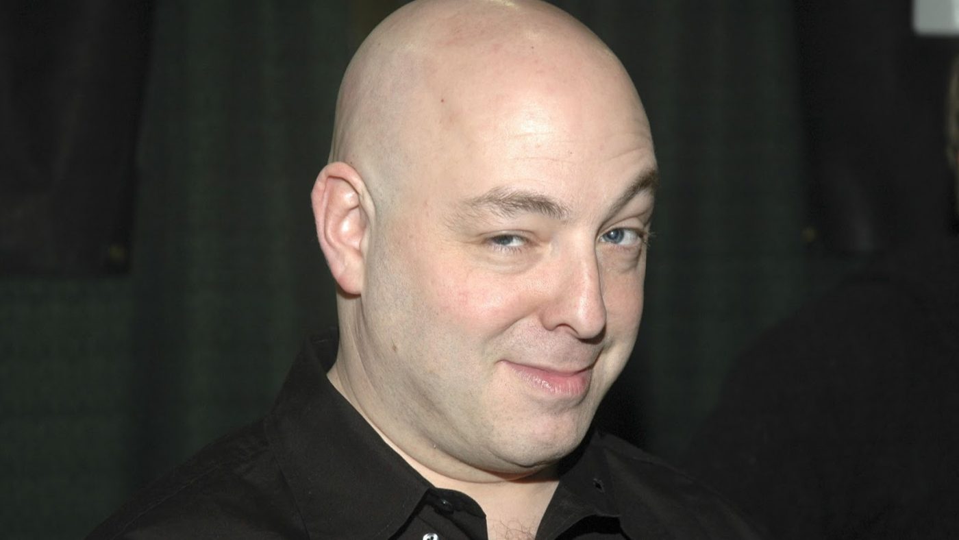 Brian Michael Bendis exclusively signs with DC Comics