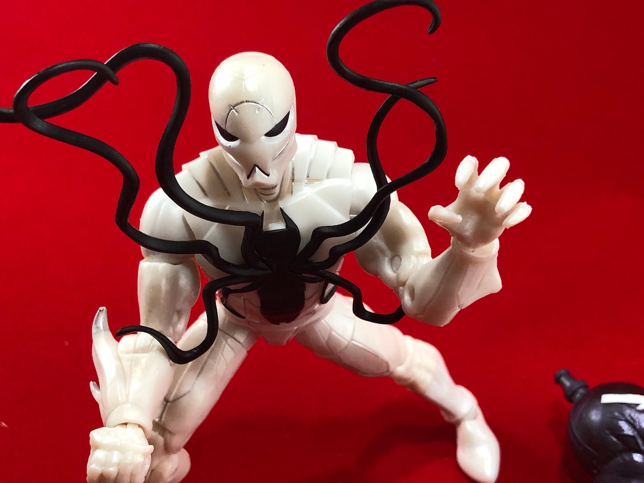Marvel Legends Poison 6-inch action figure unboxing and review