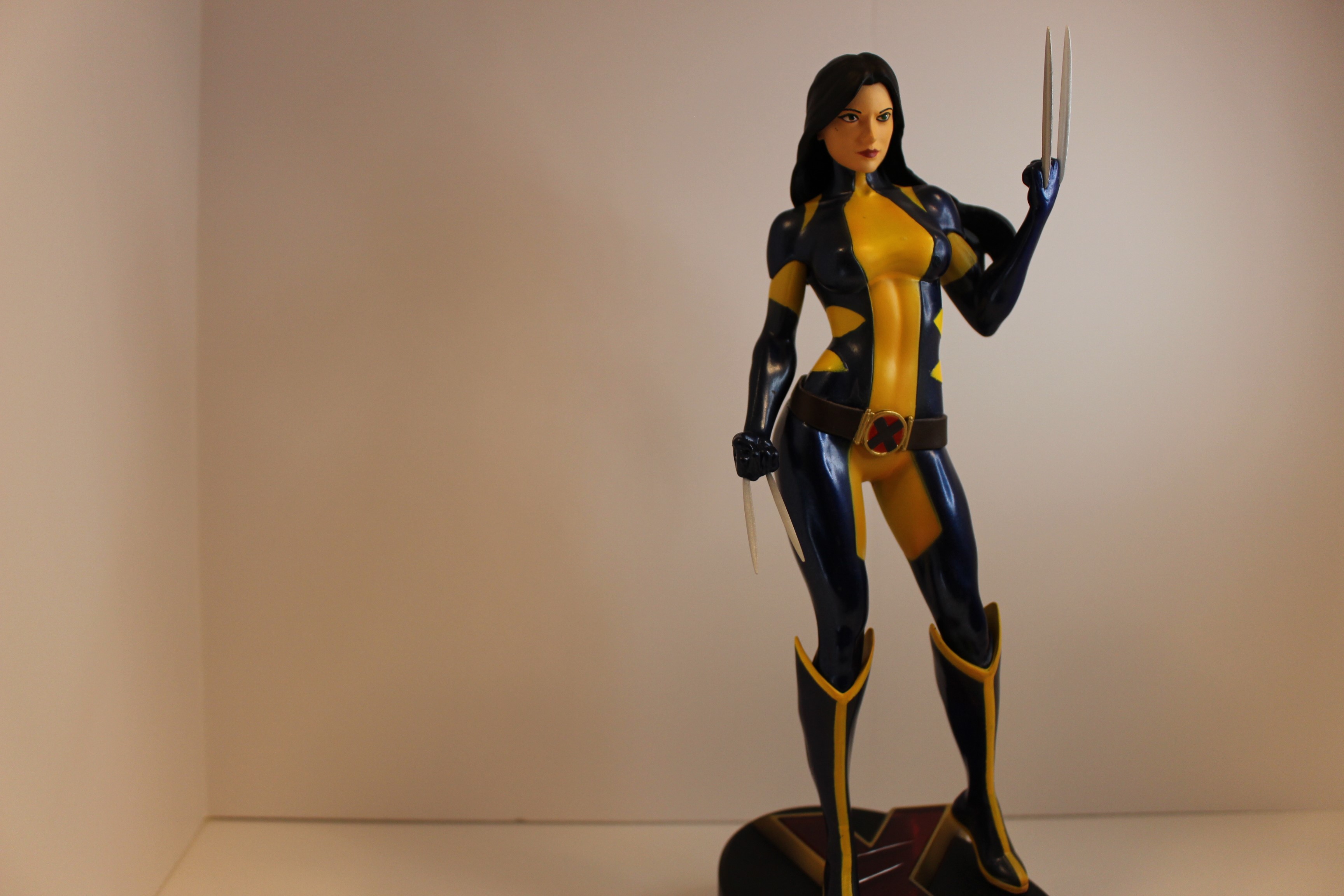 Diamond Select SDCC exclusive X-23 as Wolverine unmasked statue review