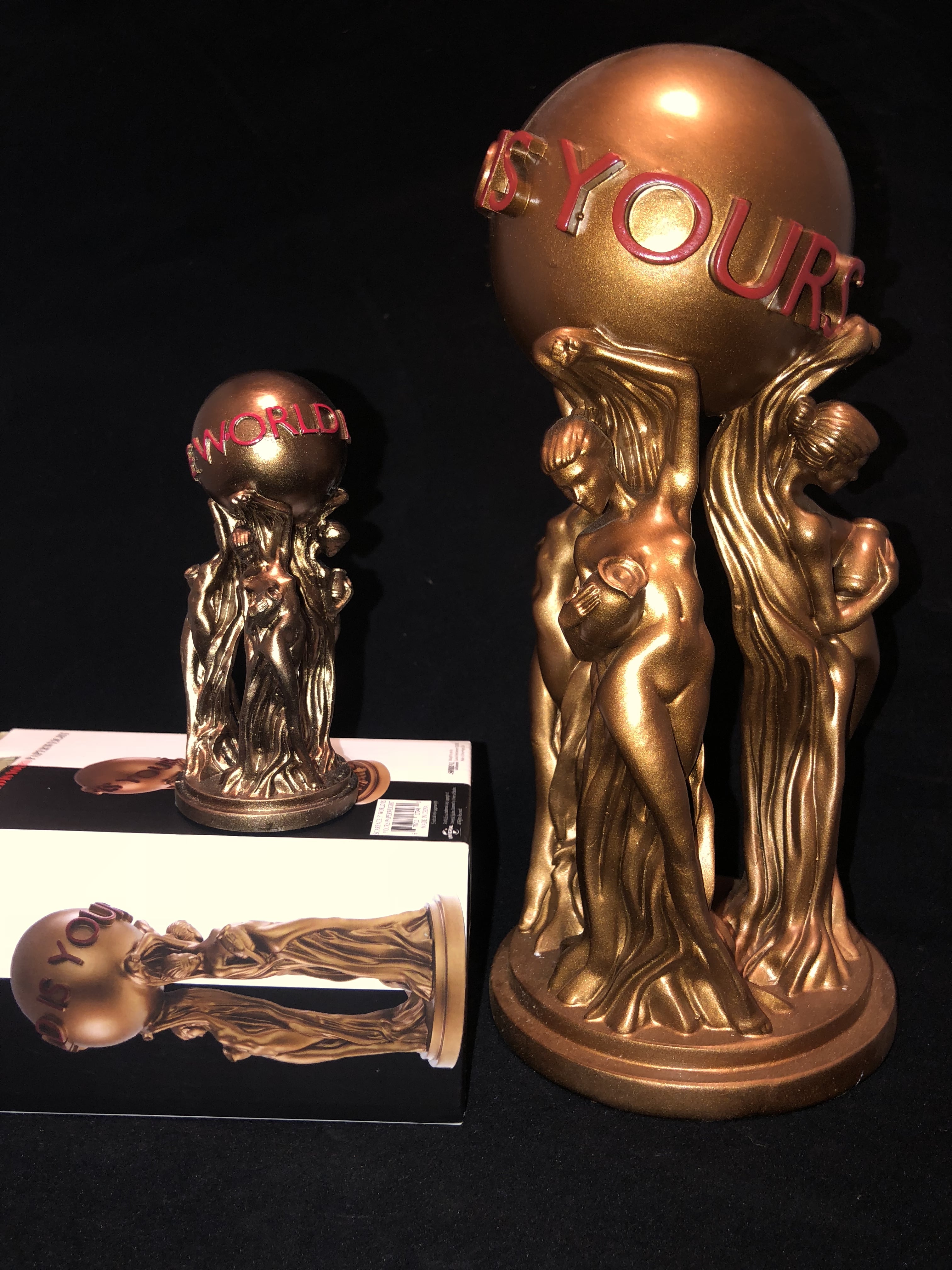 Toynk's Scarface "The World is Yours" statue paperweights review