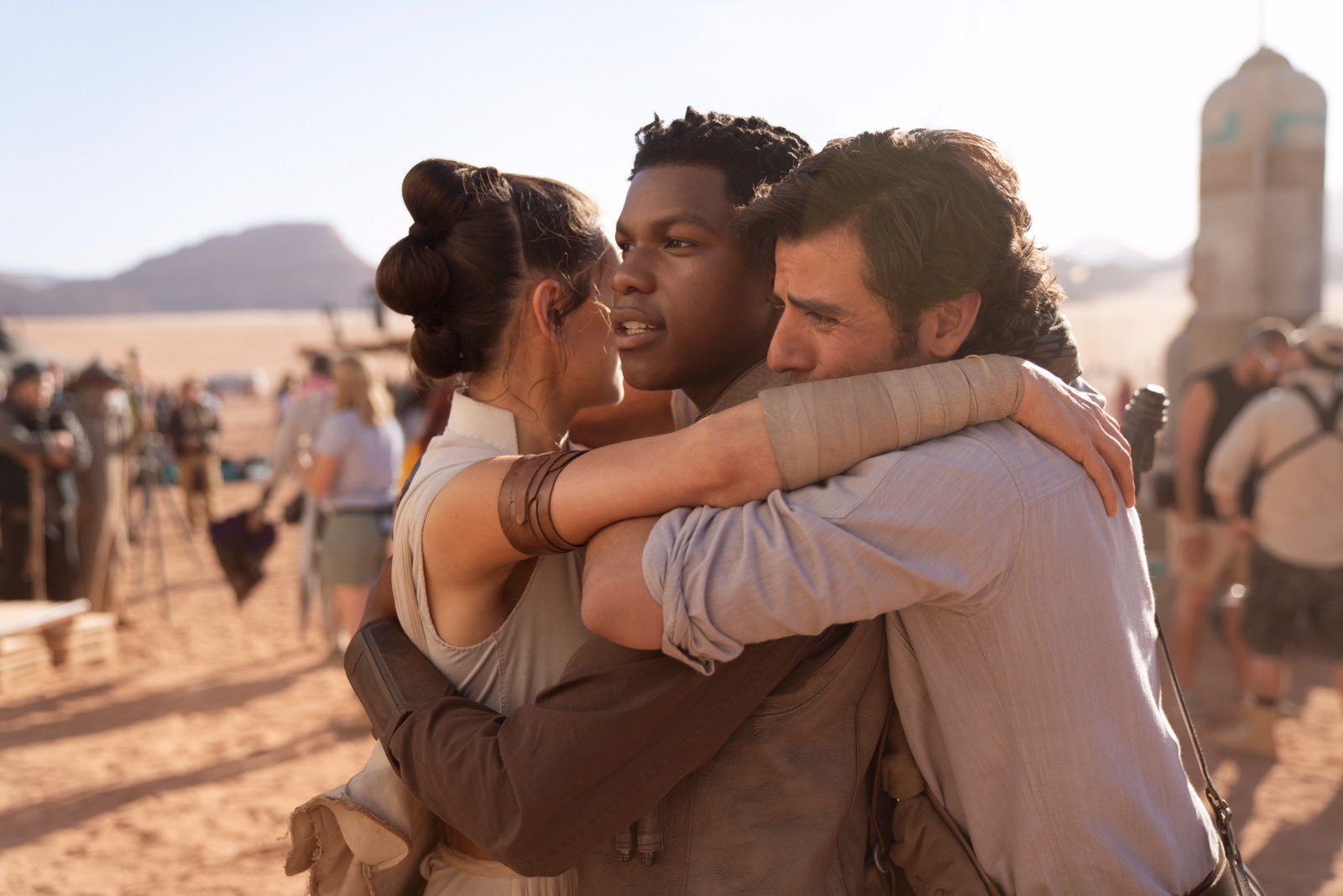 'Star Wars: Episode IX' filming wraps; J.J. Abrams shares emotional cast photo