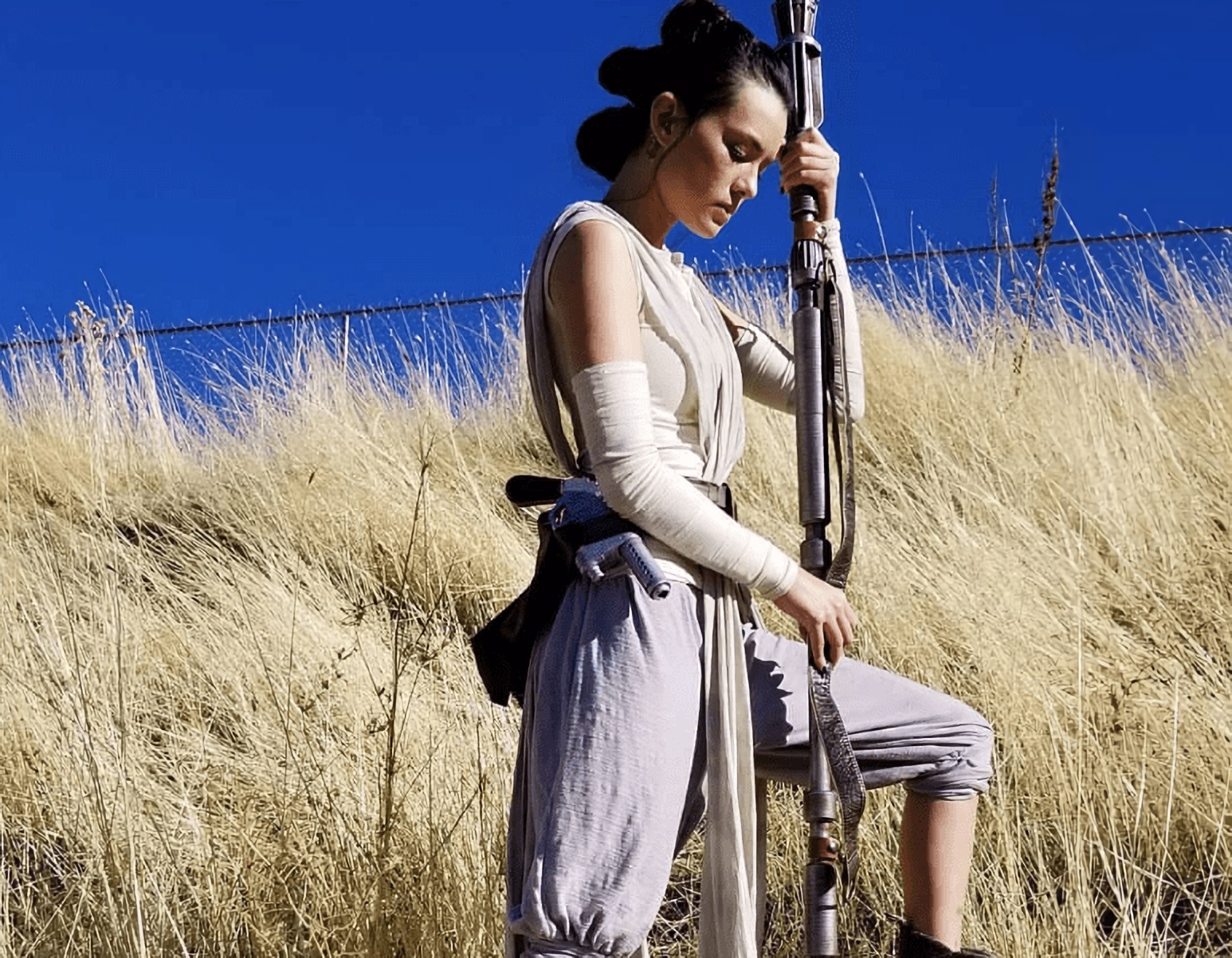 Star Wars: Rey cosplay by Joanie Brosas