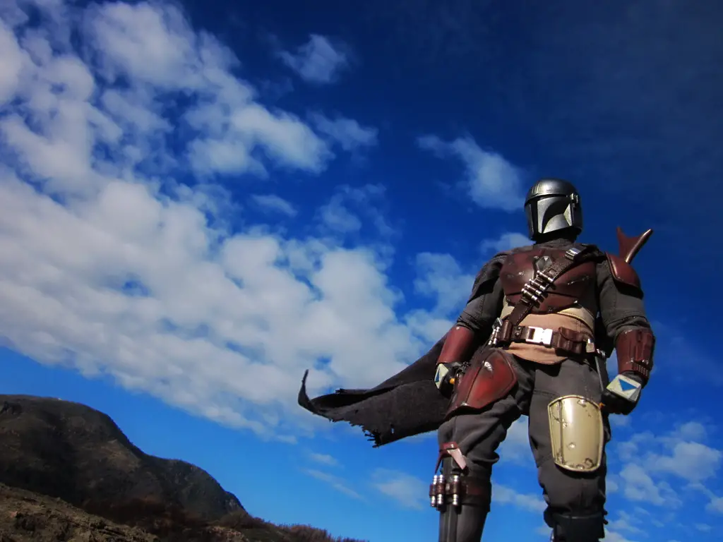 Hot Toys' Mandalorian action figure might be the most badass toy of the year
