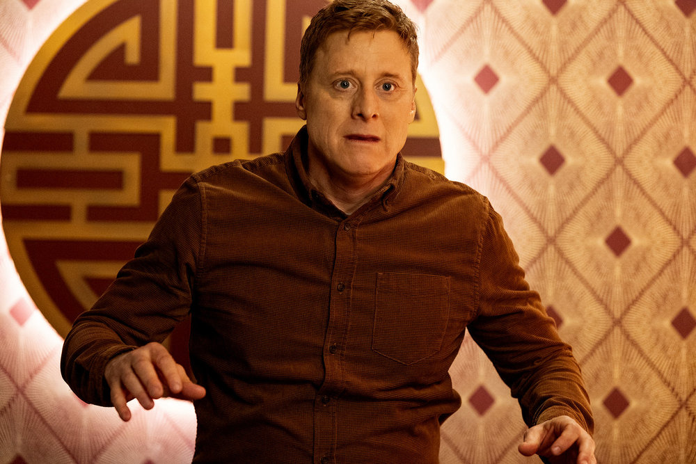 RESIDENT ALIEN -- "The Lonely Man" Episode 402 -- Pictured: Alan Tudyk as Harry Vanderspeigle