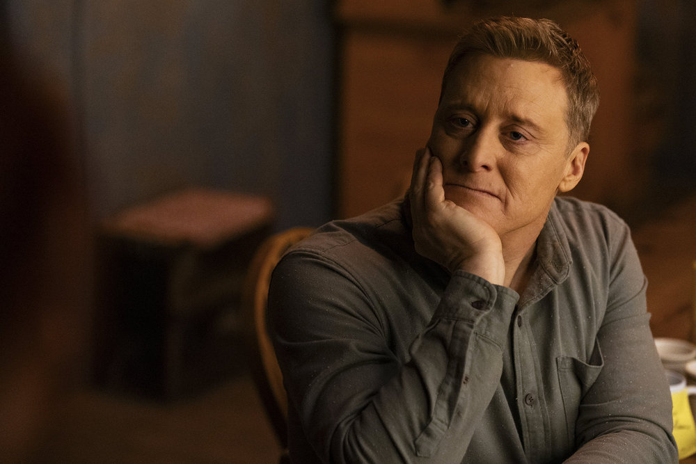 RESIDENT ALIEN -- "Soul Providers" Episode 406 -- Pictured: Alan Tudyk as Harry Vanderspeigle