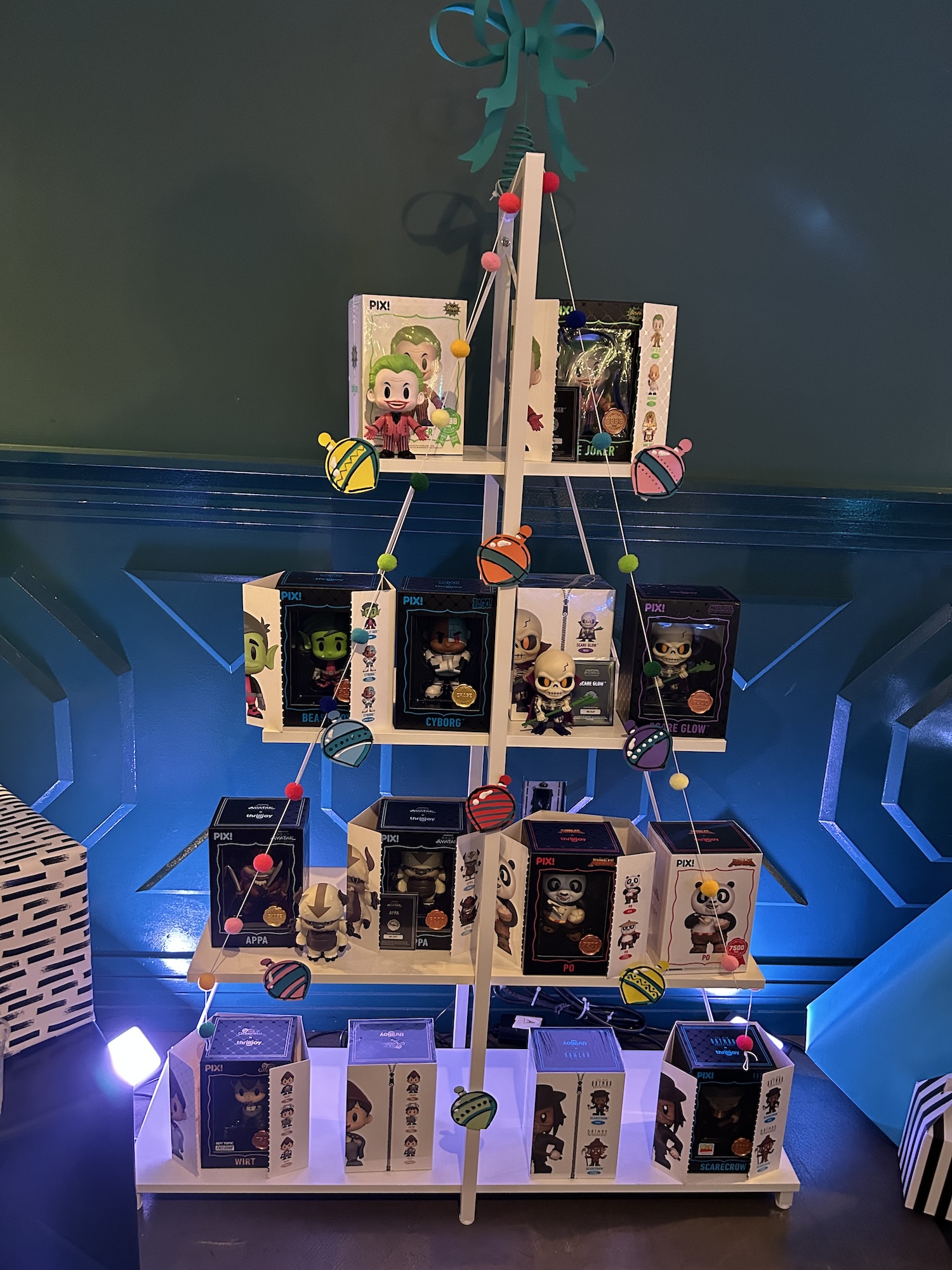 Thrilljoy festive PIX! figures display