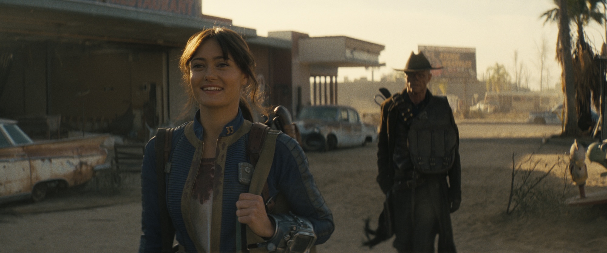 Ella Purnell, Walton Goggins in FALLOUT SEASON 2